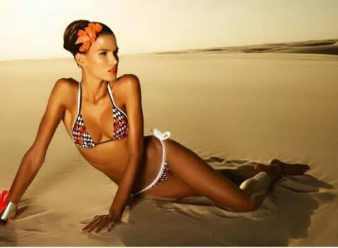 Vertikálne turbo solárium - 20, 50 alebo 100-minútové permanentky. Krásna, opálená a čokoládovo-chrumkavá už na začiatku leta.