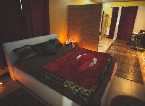 Zažite unikátny rituál harmónie a vzrušujúceho relaxu. Vyberte si tantrickú masáž z 3 typov v trvaní 90, 60 alebo 120 minút.