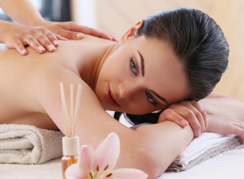 Breussova masáž proti bolesti chrbta a na uvoľnenie medzistavcových platničiek výhradne pre dámy.