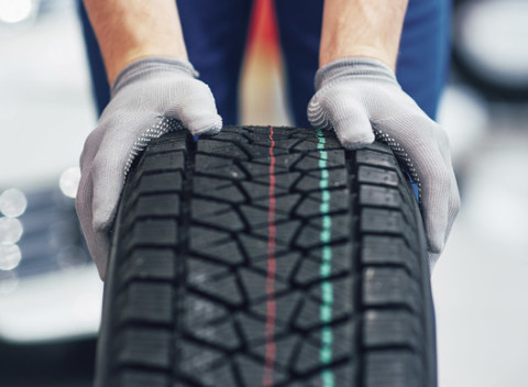 Kompletné prezutie pneumatík - vyhnite sa dlhému čakaniu v servisoch.