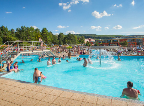 Pobyt na 4, 5 alebo 8 dní pri slanom prameni Podhájska so zľavou do Rímskych kúpeľov.