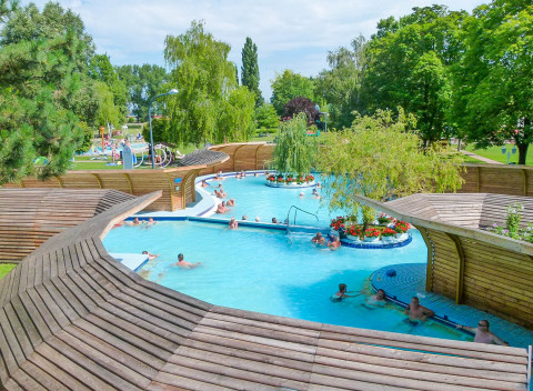 Komárom: Thermál Hotel s raňajkami a neobmedzenými termálmi + 2 deti zdarma.