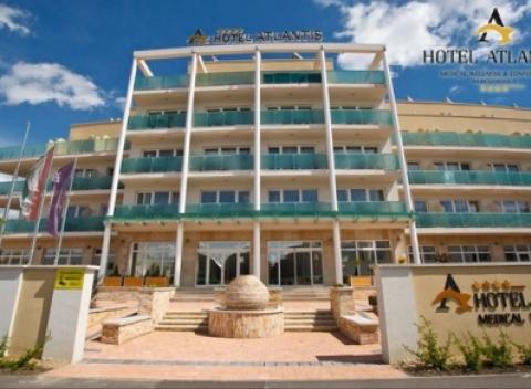 Užite si luxusný relax v maďarskom kúpeľnom meste Hajdúszoboszló. Dovolenka v 4* hoteli Atlantis s polpenziou a wellness s termálnou vodou.