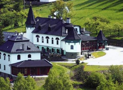 Príroda, ticho, pokoj, raňajky, romantická večera, kávička so Sachrom a balík wellness procedúr v Hoteli Zlatý Orel**** v Beskydách.  