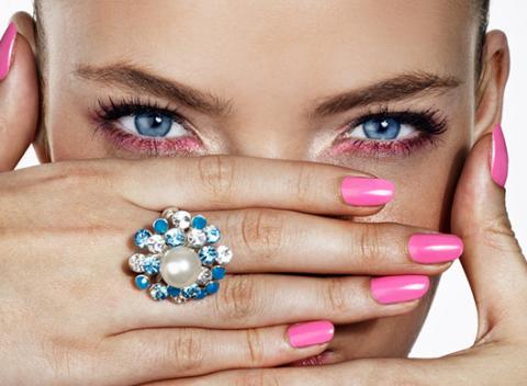 Gelové nechty, gel lak alebo one step lakovanie. Upravené a zdravé pazúriky, ktoré vám vydržia počas mnohých lovov.