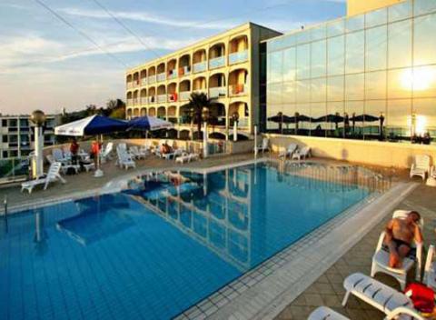 Skvelá dovolenka v 3* hoteli Laguna Gran Vista s dychvyrážajúcim výhľadom. Množstvo športových aktivít a zábavy pre celú rodinu. 