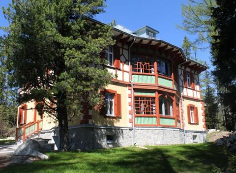 Vyberte sa načerpať energiu z horskej prírody. Pobyt v luxusných apartmánoch Vila Marína na brehu Štrbského plesa s raňajkami a wellness. 