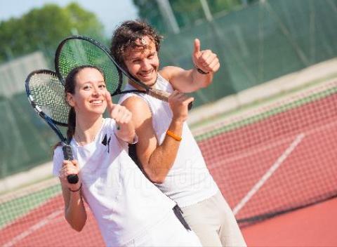 Profesionálny tenis v Bratislave s profesionálnym trénerom vrátane prenájmu kurtu. Máme pre Vás fantastickú ponuku.