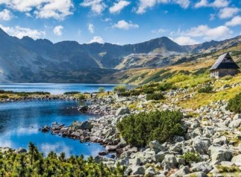 Užite si dovolenku vo Vysokých Tatrách v hoteli Gerlach***. Tešte sa na raňajky, zľavu do AquaCity Poprad a krásnu prírodu Národného parku. 