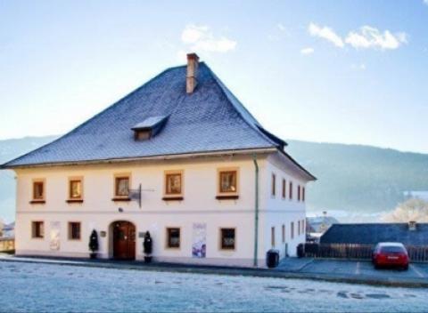 Spoznajte krásy štajerskej prírody pri pobyte pre 2 v štýlovom, horskom hoteli Gasthof Kreischberg-Rakúsko s polpenziou a zľavovou kartou. 