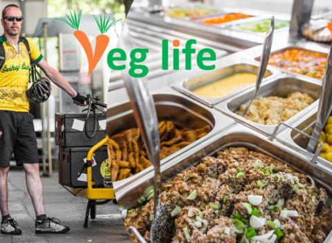 Štyri zdravé obedy z Veg life priamo k vám do kancelárie alebo domov. Donesie vám ho cyklokuriér Švihaj Šuhaj kamkoľvek v rámci Bratislavy. 