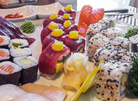 Autentický kúsok tradičnej Kóreiskej kuchyne. Degustačné 4-chodové menu so sushi setom pre 2 osoby v reštaurácii Maehwa v Bratislave. 