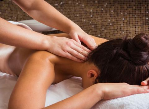 Uvoľňujúce masáže alebo masáž karpálneho tunela pre 1 či 2 osoby. Vychutnajte si kvalitnú masáž v priestoroch 4-hviezdičkového hotela. 