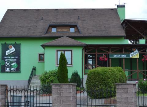 Vyberte sa za relaxom do malebného mestečka Rajecké Teplice. Privíta vás penzión Green House s komfortným ubytovaním a chutnou polpenziou.