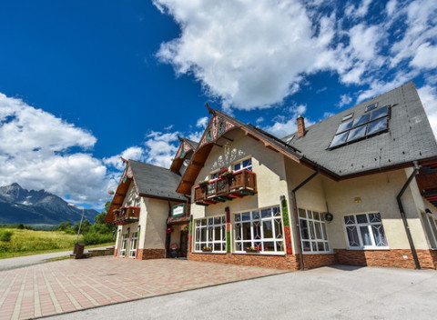 Dovolenka v Tatrách v penzióne Lomnicky s výhľadom na Lomnický štít.