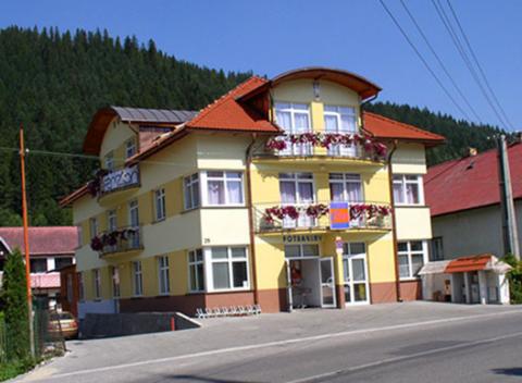 Pokoj a odpočinok v malebnej dedinke Oravský Biely Potok v obklopení hôr. Dovolenka v Penzióne Centrum** s raňajkami a vstupom do sauny.