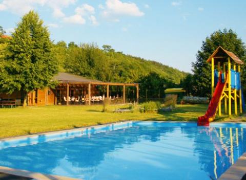 Skvelá dovolenka pre 2 osoby v rekreačnom areáli Klub Lávka Skochovice len na skok od Prahy! Deti do 3 rokov zdarma.