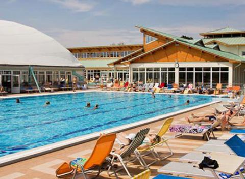Dokonalý relax pre dvoch v maďarskom kúpeľnom meste Mosonmagyaróvár. Dovolenka v AQUA Hotel Termál*** s raňajkami či polpenziou a wellness.