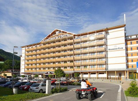 Luxusné ubytovanie, vstup do saunového sveta a animačný program pre deti. RESIDENCE HOTEL**** ponúka pobyt pre celú rodinu na Donovaloch.