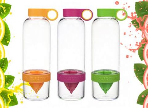 Fľaša na prípravu domácich ovocných limonád Citrus zinger. Doprajte si potešenie z pitia čerstvej citrusovej limonády plnej vitamínov.