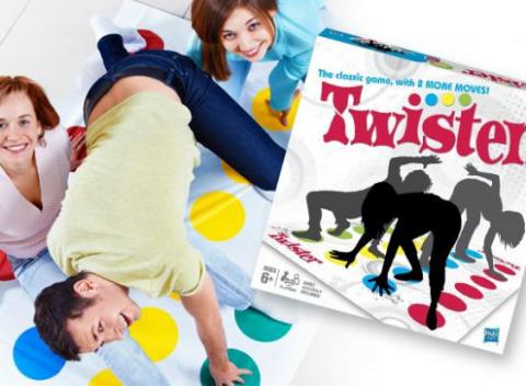 Obľúbená spoločenská hra Twister pre malých aj veľkých. Výborne preverí vašu ohybnosť a výdrž a zažijete s ňou kopec zábavy a smiechu. 