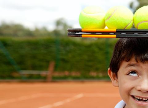 Ak je váš drobec milovníkom tenisu, koní, výletov a zábavy, počas letných prázdnin môže zažiť nové dobrodružstvá v dennom tábore. 