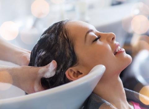 Balíček kaderníckych služieb so značkou Kérastase. Doprajte svojim vlasom prvotriednu starostlivosť, nový strih, farbu a regeneráciu.