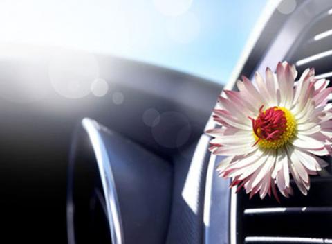 Plnenie a servis klimatizácie v autoservise Ruben. Zverte vaše auto profesionálom a nechajte si ho pripraviť na horúce letné dni. 