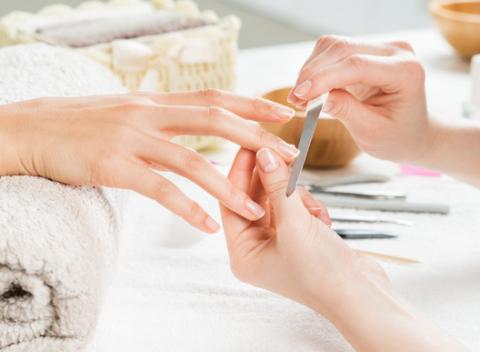 Profesionálne ošetrenie rúk a úprava nechtov - gélové nechty, gél lak, japonská či klasická manikúra s parafínovým zábalom rúk. 
