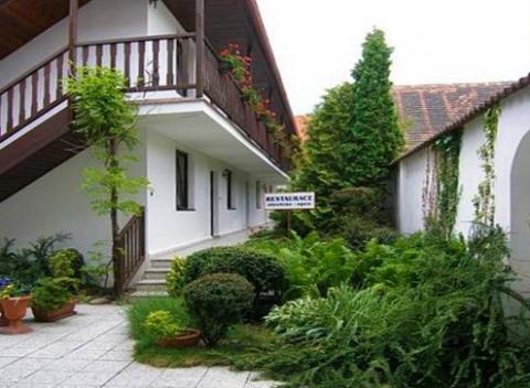 Zabudnite na starosti a vyberte sa za oddychom na Šumavu. Skvelá rodinná dovolenka v penzióne Galerie Volyňe s výdatnými raňajkami.