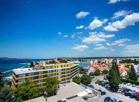 Fantastická dovolenka pri Jadranskom mori na severe chorvátskej Dalmácie. Rodinný pobyt v Hoteli Ilirija s wellness a polpenziou.