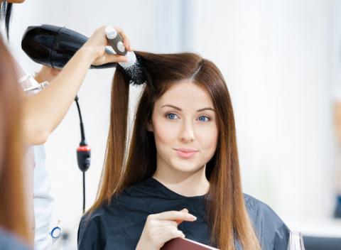 Profesionálny strih, farbenie a hĺbková regenerácia vlasov. Starajte sa o ne a budú žiariť pre celý svet okolo vás. 