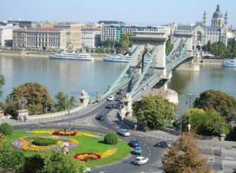 Vyberte sa spoznávať krásy a pamiatky historickej Budapešti. Rodinná dovolenka s raňajkami v Hoteli Bestline***.