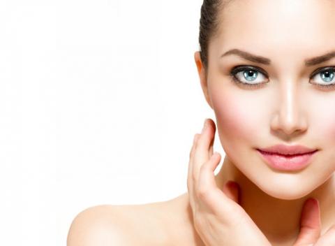 Kompletné hĺbkové ošetrenie pleti s masážou a formovaním obočia. Neváhajte a nechajte si vašu pleť odborne ošetriť v salóne Time.