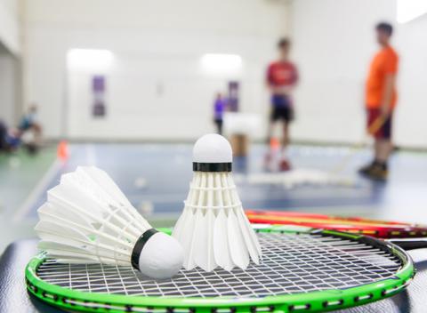 Rozprúďte si krv v žilách a nabuďte sa energiou. Hodinový prenájom bedmintonového kurtu v Bratislavskom bedmintonovom centre.