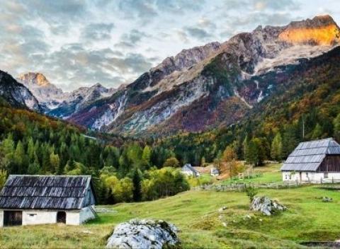 Spoznajte panenské zákutia Slovinska. Čakajú na vás alpské štíty, nádherné jazerá, hlavné mesto Ľubľana i Triglavský národný park.