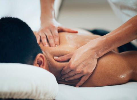 Doprajte si luxusné celotelové masáže pre maximálny relaxačný a uvoľňujúci zážitok v Masážnom salóne Shakya Shine.