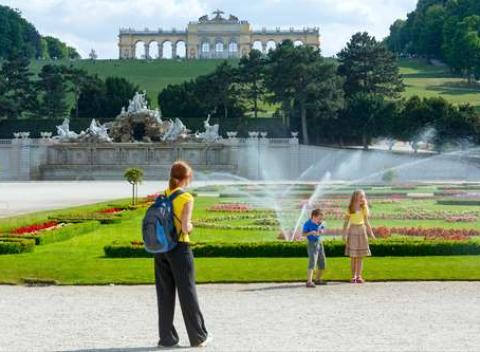 Obdarujte sa štýlovým pobytom v krásnej metropole na modrom Dunaji. Dovolenka v luxusnom 4* hoteli v centre Viedne pre 2 osoby s raňajkami.