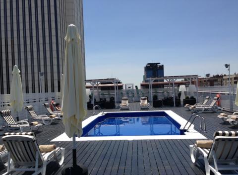 Objavte Madrid s jeho vôňami, chuťami a umením. Dovolenka v 4* Holiday Inn Madrid - Bernabeu so strešným bazénom a dobrotami na privítanie.