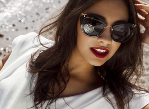 Luxusné vlasy z dielne tímu stylistu Jána Molnára. Zahoďte starosti všedného dňa za hlavu a vychutnajte si profesionálnu starostlivosť.