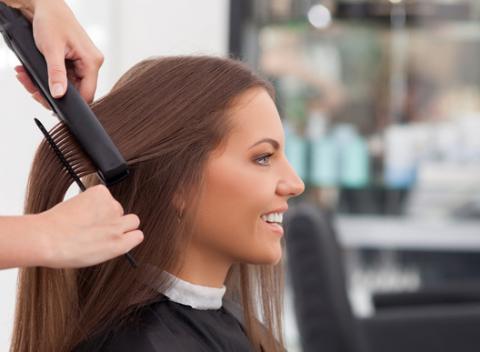 Luxusné vlasy z dielne tímu špičkového stylistu Jána Molnára. Doprajte sebe i vašim vlasom luxusnú a profesionálnu starostlivosť. 