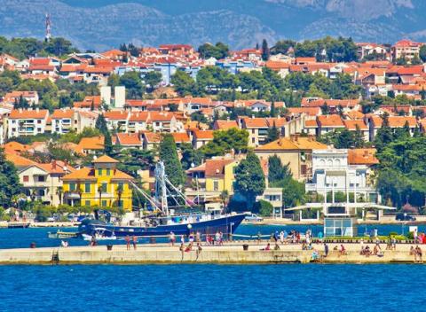 Zavítajte do mesta, ktoré slnko bozkáva každý deň. Rodinná dovolenka s raňajkami v luxusnom Hoteli Villa Nico v chorvátskom Zadari.