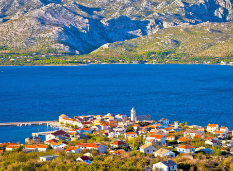 Slnečné Chorvátsko na 8 dní s ubytovaním v luxusnej Ville Starigrad I alebo II len 50 m od mora.