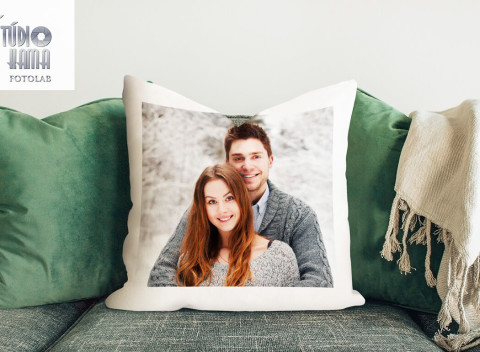 Tip na darček: Dekoračný vankúš s fotografiou podľa vlastného výberu.