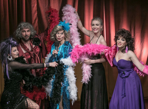 Opona hore – vstupenka na predstavenie komédie v Divadle Aréna.