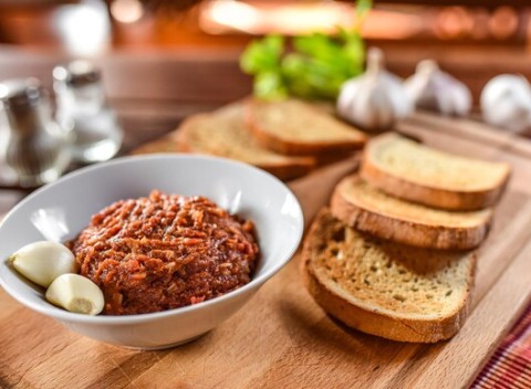 Tatarák v Starohájskej pivárni v Petržalke - podáva sa miešaný alebo nemiešaný podľa výberu.