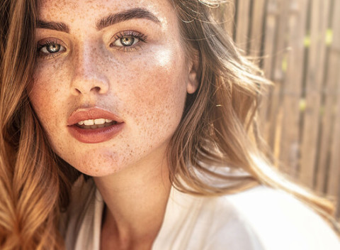 Kyslíkové ošetrenie pleti alebo pokožky hlavy s problémom padania vlasov.