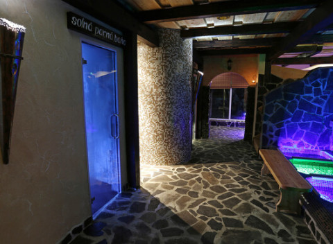 Wellness pobyt na Prednej hore s ubytovaním v chatke s polpenziou, soľnou jaskyňou a darčekom.