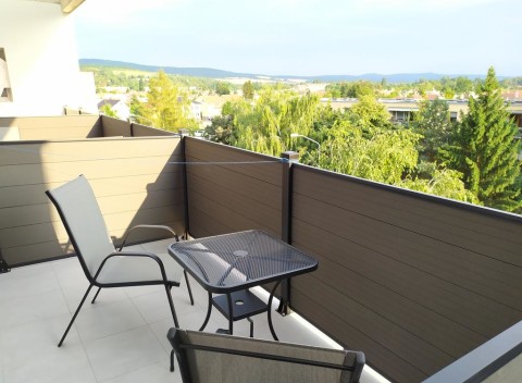 Hotel Váh v širšom centre kúpeľného mesta Piešťany ponúka ubytovanie partiám, turistom či študentom.