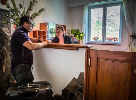 Pobyt v Penzióne Fit *** v príjemnom prostredí obklopenom horami, sprevádzajúcimi tok rieky Hron.